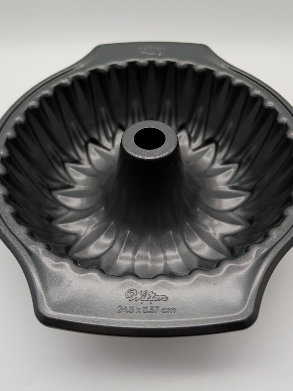 NON-STICK WILTON BUNDT PAN FLOWER 9.75 X 3.38" 10 Cup - Picture 4 of 5